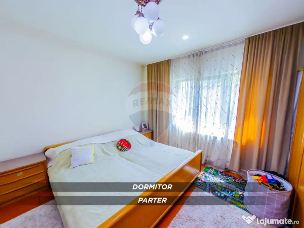 Casă P+1 din cărămidă, 683 mp teren, 4 garaje – Str...