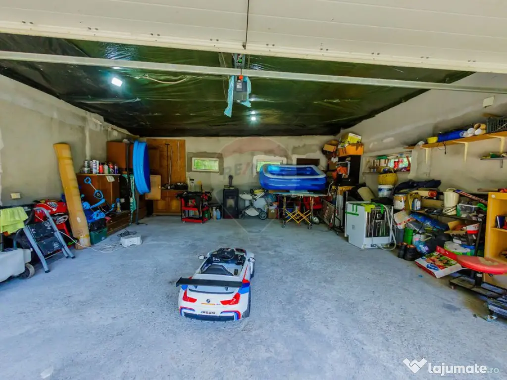 Casă P+1 din cărămidă, 683 mp teren, 4 garaje – Str...