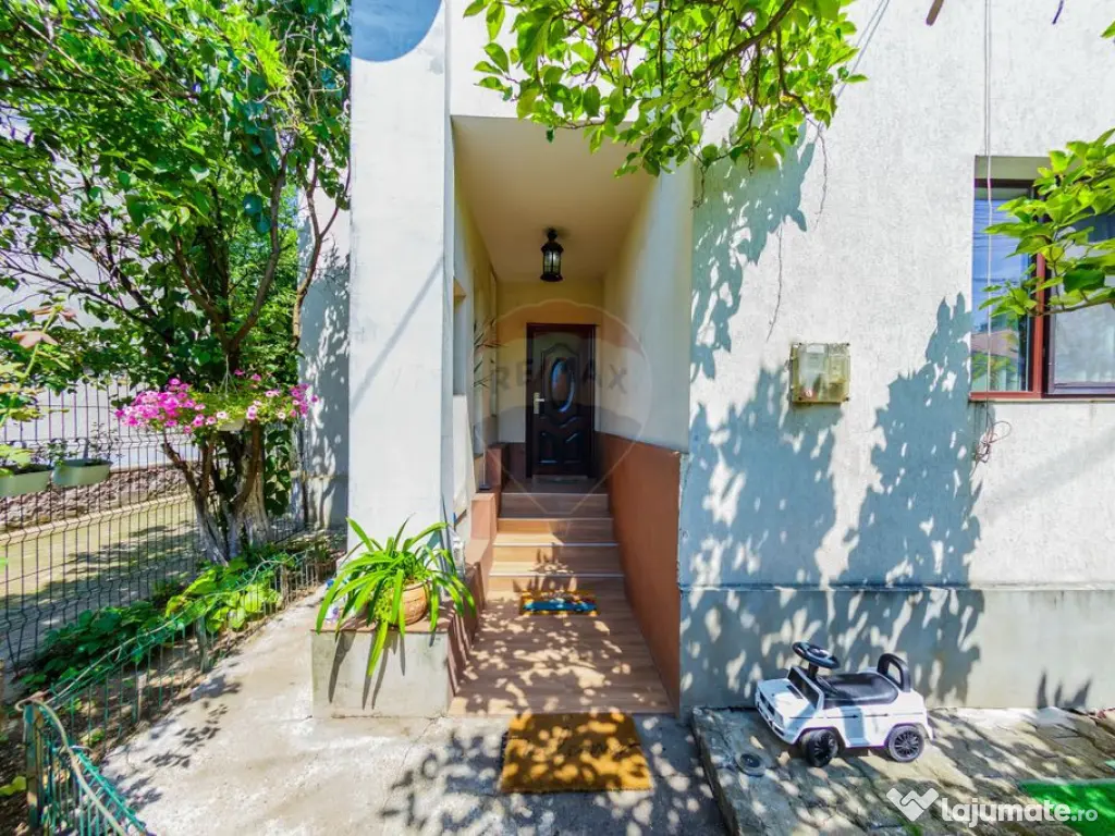 Casă P+1 din cărămidă, 683 mp teren, 4 garaje – Str...