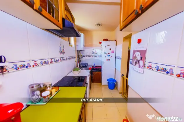 Casă P+1 din cărămidă, 1190 mp teren, 4 garaje – St...