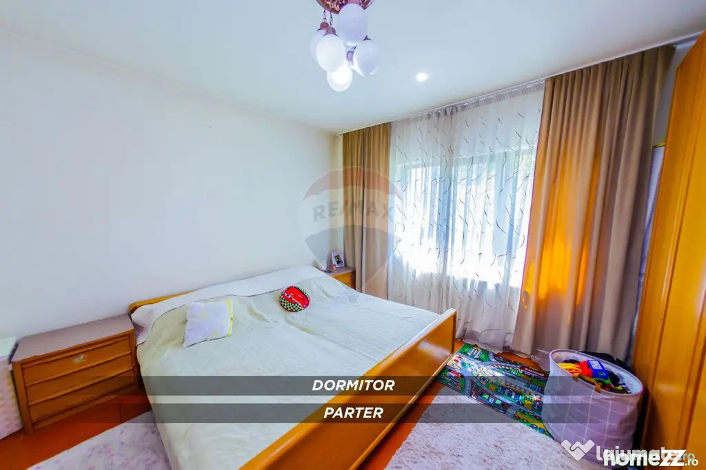 Casă P+1 din cărămidă, 1190 mp teren, 4 garaje – St...
