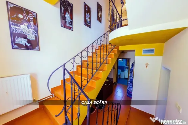 Casă P+1 din cărămidă, 1190 mp teren, 4 garaje – St...