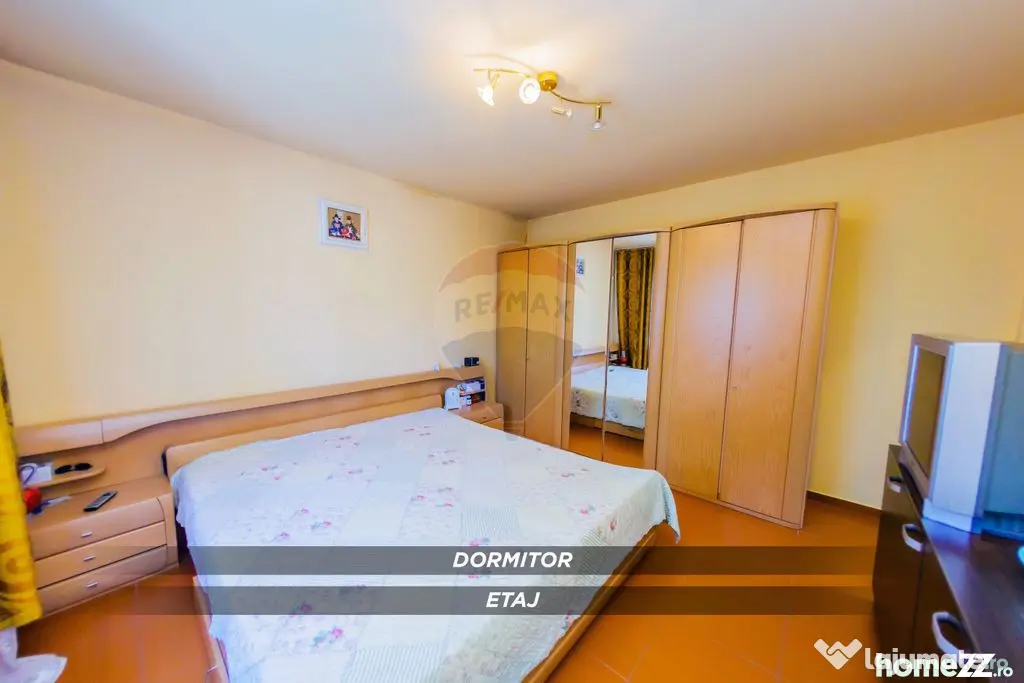 Casă P+1 din cărămidă, 1190 mp teren, 4 garaje – St...