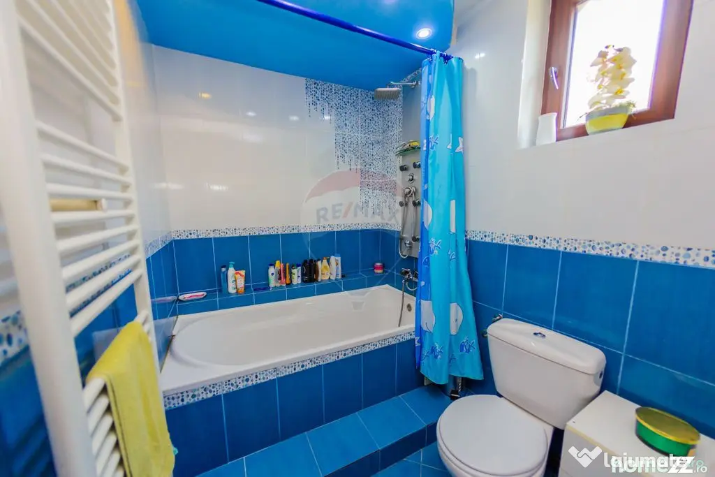 Casă P+1 din cărămidă, 1190 mp teren, 4 garaje – St...