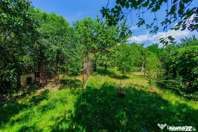 Casă P+1 din cărămidă, 1190 mp teren, 4 garaje – St...