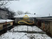 Casa batraneasca cu teren de vanzare in Lilieci Bacau 