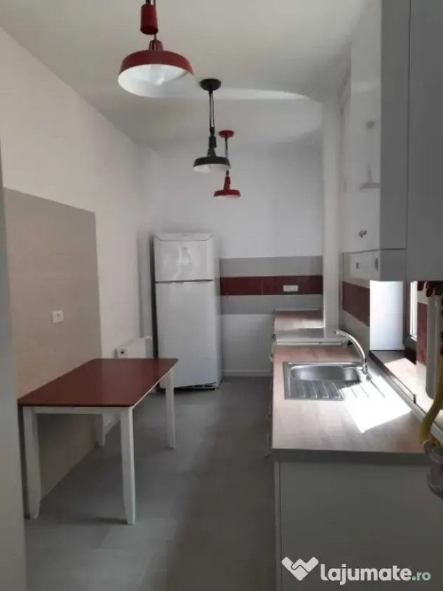 Apartament cu 3 camere,decomandat,Parter.Armeneasca.Birouri!