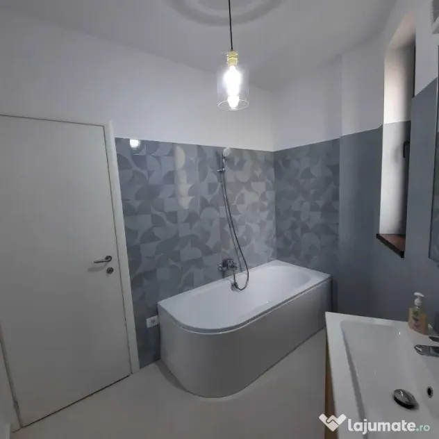 Apartament cu 3 camere,decomandat,Parter.Armeneasca.Birouri!