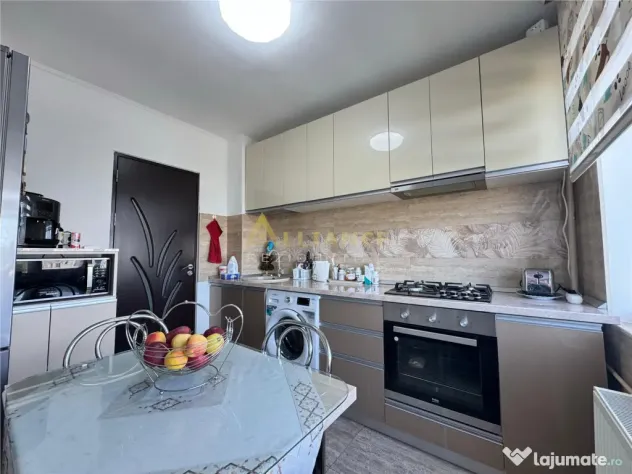 De apartament 3 camere, situat pe strada Turnul Magurele, i