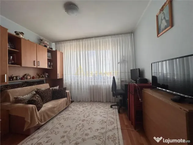 De apartament 3 camere, situat pe strada Turnul Magurele, i