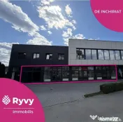 Spațiu comercial spațios, zonă cu vad comercial. 