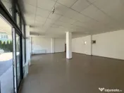 Spațiu comercial spațios, zonă cu vad comercial. 