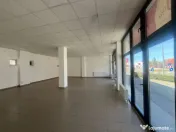 Spațiu comercial spațios, zonă cu vad comercial. 