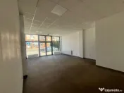 Spațiu comercial spațios, zonă cu vad comercial. 