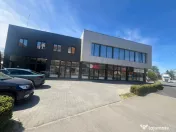 Spațiu comercial spațios, zonă cu vad comercial. 