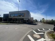 Spațiu comercial spațios, zonă cu vad comercial. 