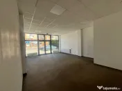 Spațiu comercial spațios, zonă cu vad comercial. 