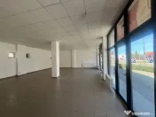 Spațiu comercial spațios, zonă cu vad comercial. 