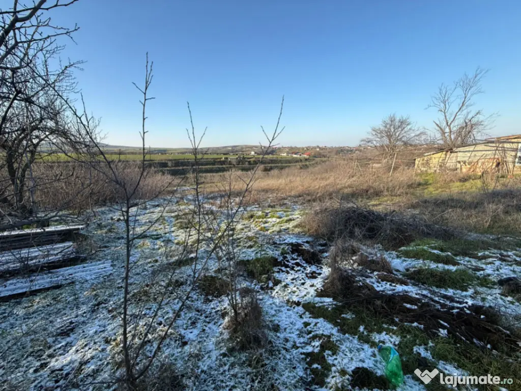 Somova, casa 2 corpuri, teren 4382 mp, garaj