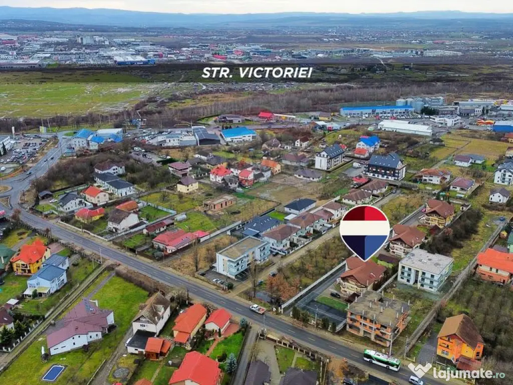 Casă / Vilă de lux cu 2 garaje, 10 camere de vânzare ?...