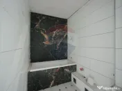 De vânzare apartament cu 2 camere, renovat, în zona Rog... 