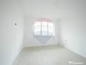 De vânzare apartament cu 2 camere, renovat, în zona Rog... 