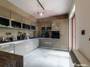 Proprietate exclusivistǎ cu vedere panoramicǎ la Malul ... 