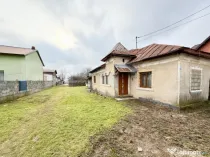 VACARESTI Casă bătrânească cu teren generos