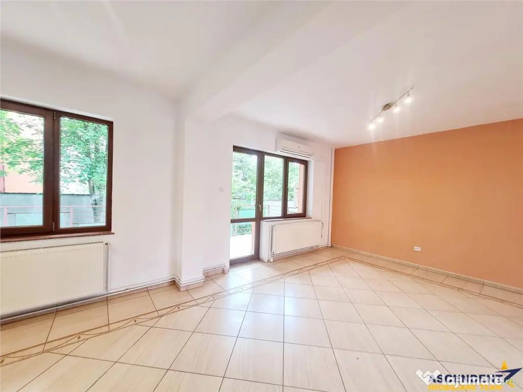 Vila impetuoasa pe 700mp teren:Spatiu versatil pentru locuin