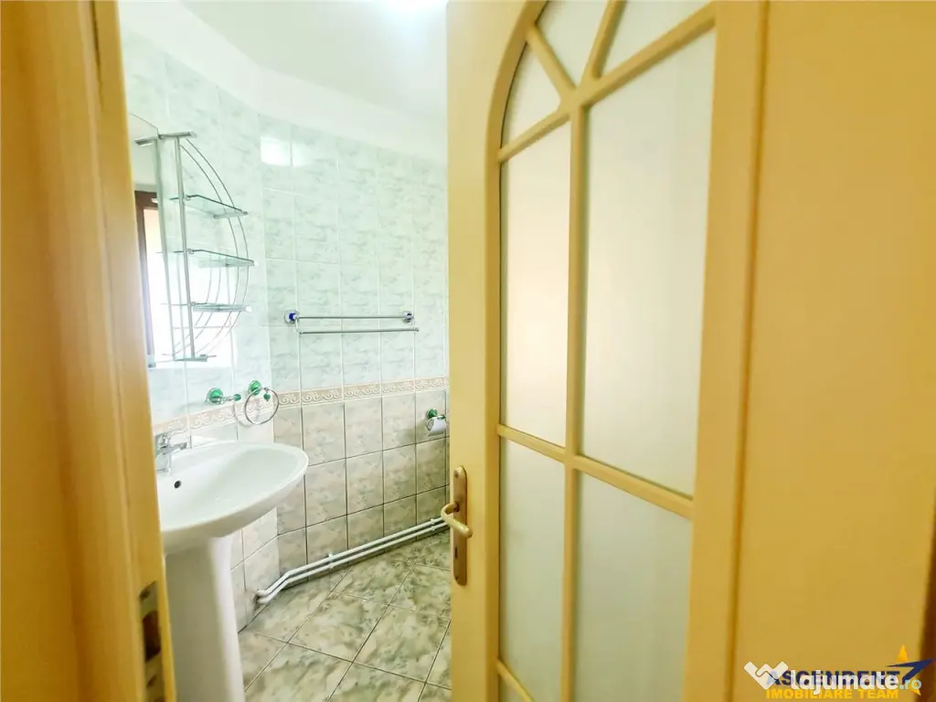 Vila impetuoasa pe 700mp teren:Spatiu versatil pentru locuin