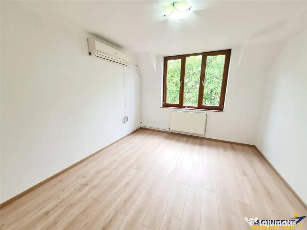 Vila impetuoasa pe 700mp teren:Spatiu versatil pentru locuin