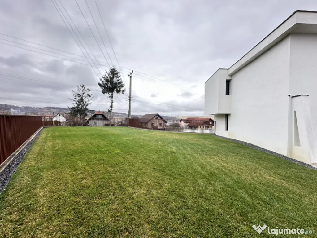 Casa de lux cu 5 camere piscina + sauna + jacuzzi + 2000mp t