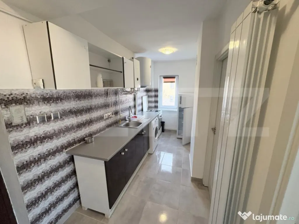 Apartament 42 mp, mobilat și renovat, cu balcon și AC –