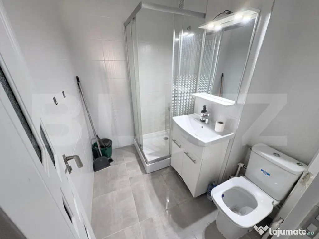 Apartament 42 mp, mobilat și renovat, cu balcon și AC –