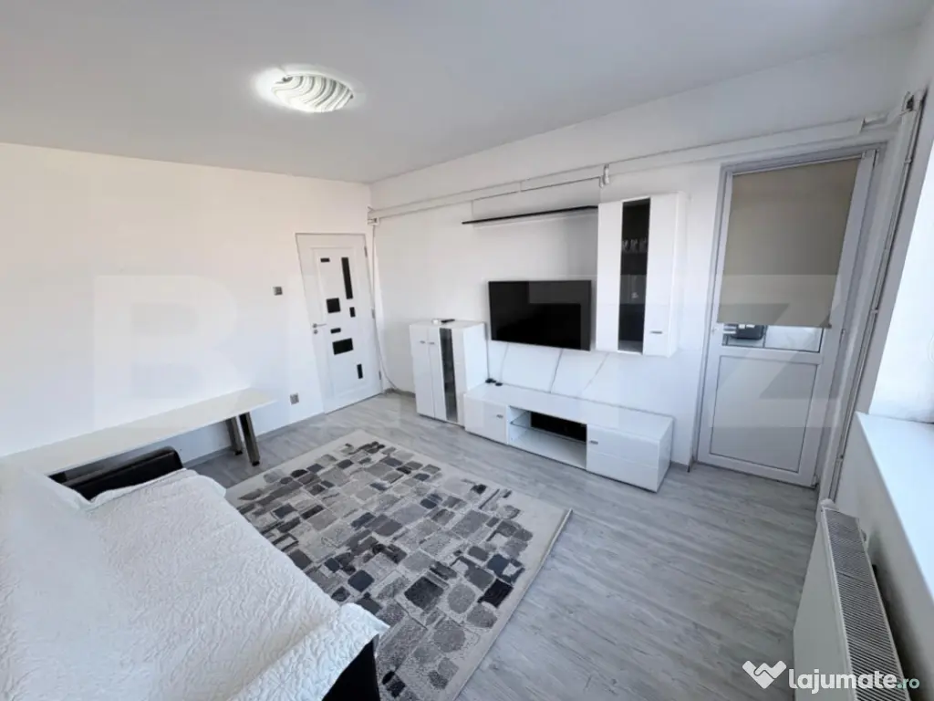 Apartament 42 mp, mobilat și renovat, cu balcon și AC –