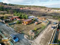 Teren intravilan 520 mp cu casuta din lemn,zona linistita,ap