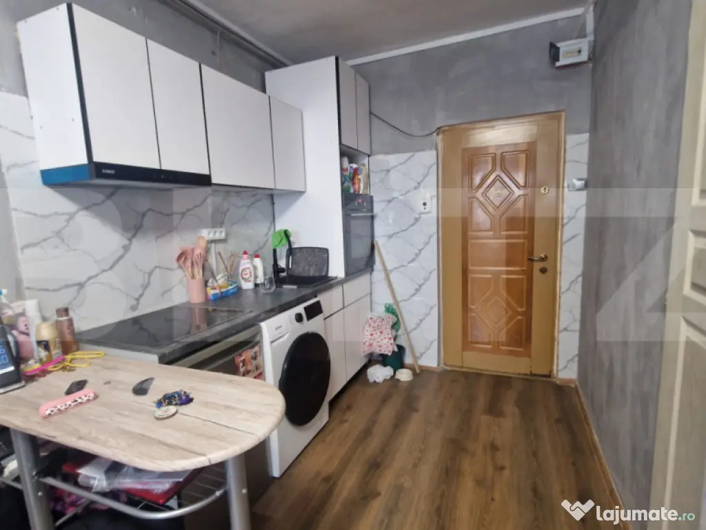 Garsoniera Centru Civic - cu baie si bucatarie vedere spre T