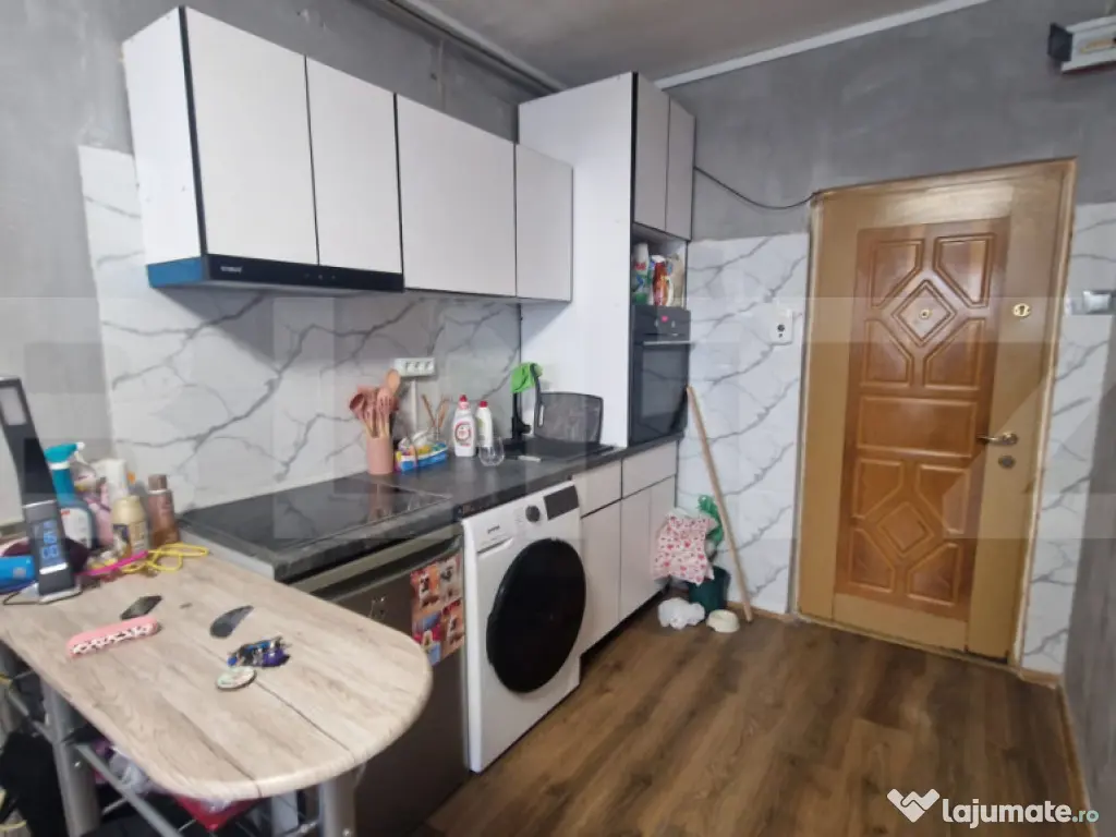 Garsoniera Centru Civic - cu baie si bucatarie vedere spre T