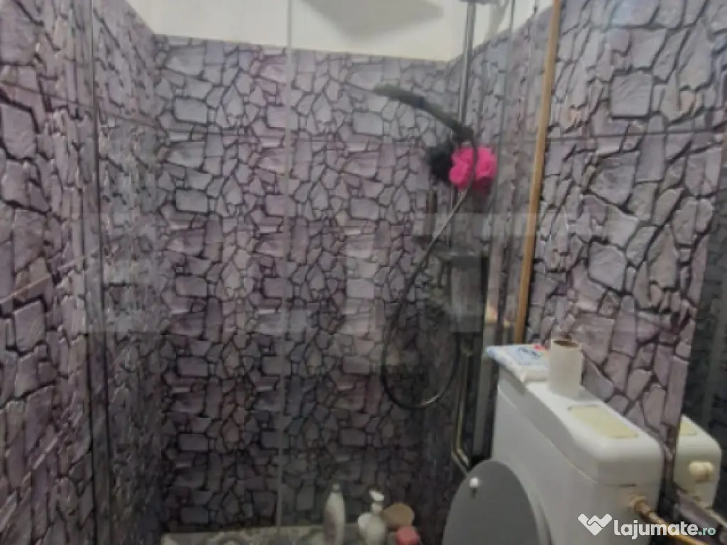 Garsoniera Centru Civic - cu baie si bucatarie vedere spre T