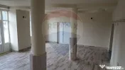 Spațiu comercial