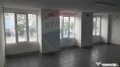 Spațiu comercial