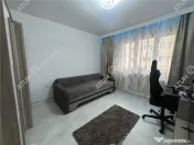 Apartament renovat cu 3 camere si pivnita zona Vasile Aaron 