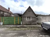 Casa Caramida Arsa cu Placa de Beton si Teren Cartier Dom 