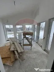 Casă / Vilă cu 6 camere de vânzare 