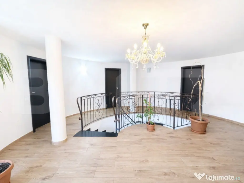 Casa de vanzare, 350 mp utili, 1000 mp teren - Cetate