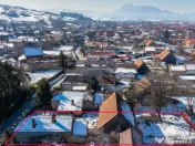 Teren de Vis în Tărlungeni cu Căsuță din Lemn – Li... 