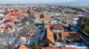 Teren de Vis în Tărlungeni cu Căsuță din Lemn – Li...