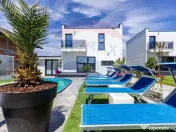 Vilă de lux cu piscina de închiriat 