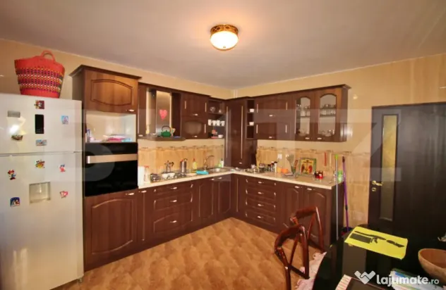 Casa 5 camere + Garaj, anexa si 650 mp - Valea Adanca