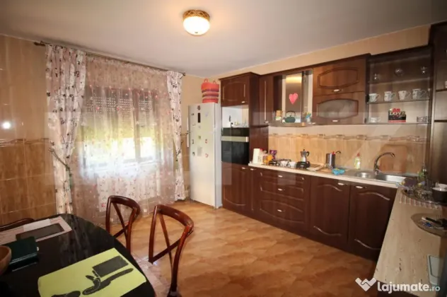 Casa 5 camere + Garaj, anexa si 650 mp - Valea Adanca